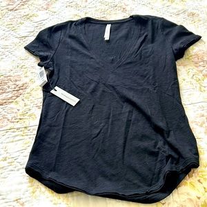 Babaton V neck tee S NWT